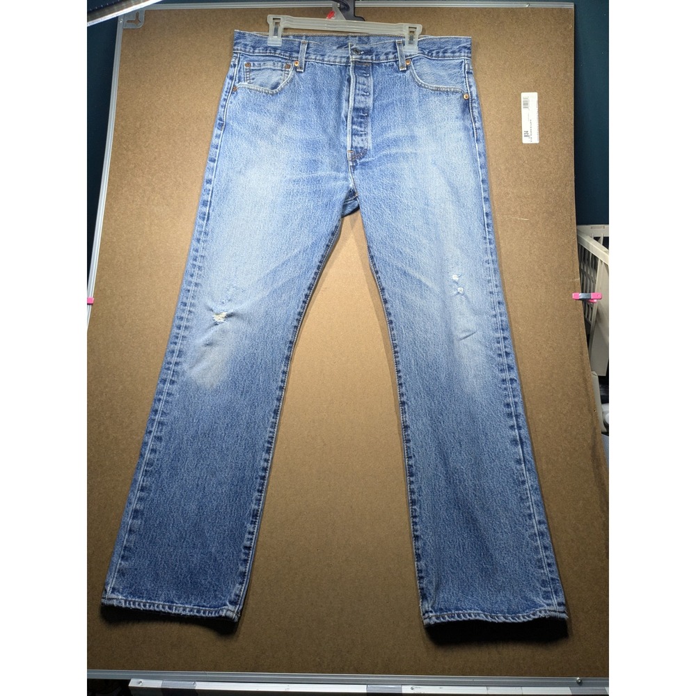 Levis 501 Original Fit Jeans Mens 36x32 Light Wash Button Fly Straight Leg Denim